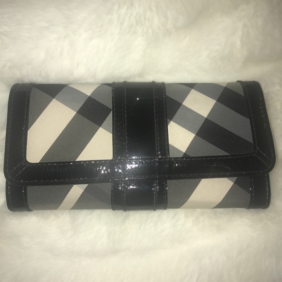 Burberry Handbags - Authentic Burberry wallet